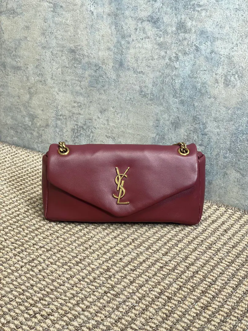 YSL CalypsoChain bag., Little sheep's skin.+Gold chains., Jane is so smart.✨. ♪ Soft and wrapped ♪, The tops are designed to facilitate daily commute.orOut of the street., The capacity is perfect., You can have your wallet on your phone.. The chains can be single./Slash, You're a big fan of the game., Keep your head down and hold it down.！2023New paragraph, It's practical and fashionable., I really recommend it.～ Model: 734153 Dimensions: 17.5x21x8cm