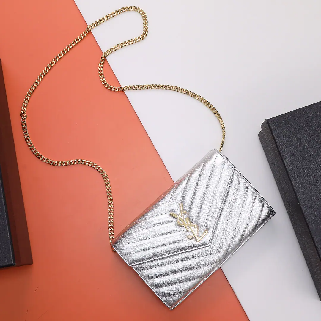 P‼️【I'm taking a picture of the background.】🔥Special Class List#𝑴𝒐𝒏𝒐𝒈𝒓𝒂𝒎 𝑾𝒐𝒄#MONOGRAMA caviar-twilighted envelope..A super-functional little bag., The classic style., Upgrade the most advanced version, %Italian cattle skins are finely crafted.. Custom MetalsYHome.logoShow your personality.. Retrieval design to ensure security of use. The bag is big., It's in the bag.20A card slot., Two banknotes., Two central partitions., A zipper bag., Everything.！ Model: 377828. Dimensions: 22.5x14x4cm
