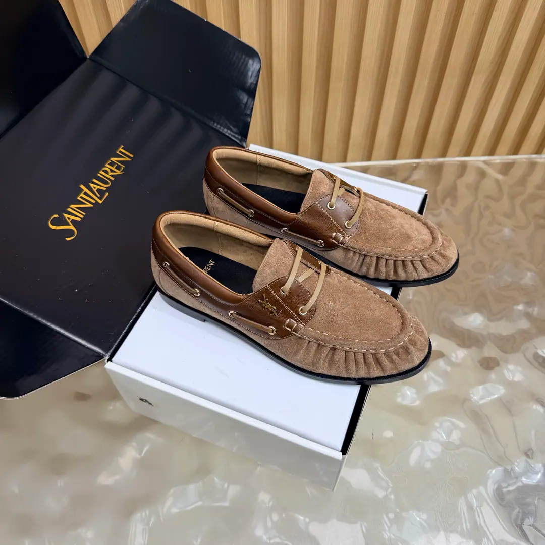 Couples' slippers.📍 Top Version🖤Saint Lauren*Saint Roland.2026 YSLSmalllogo A couple of wrinkled LeFoo shoes. Women Men It's a little symbolic.logoIt's the soul of these shoes. And he's got a low profile and a fine attitude on his shoe.. It's different from the big sign. It's quiet and it's sharp. Snuff it out with a simple line.YSLA unique fashion.DNA Unwittingly revealing the deep inside of the brand. The classic almond-shaped design of the shoehead. Smart-mixed feet. Pull the foot line up visually. ♪ And show grace and grace ♪. Every date a couple went to. Every trip. It's all because of the saloons. To be a low profile, deep-minded tribute.. The pasta is for sheep. The insides are all sheep's skin. Italian imports are so thick. size: 35–42（34, 41, 42, 43Custom） Men: 38–47（38, 46, 47Custom without re-offer）