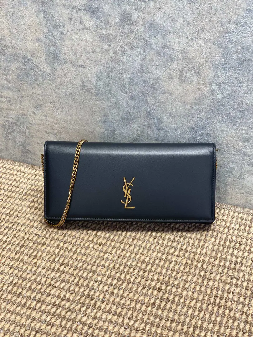 YSLThe chain armpit., The classic South African stripe.+Gold chains., Jane is so smart.✨. HeadsYSLMetalLogo, It's full of texture.！It's a perfect size for a cell phone., The bag and the everyday stuff., The chains are single.orSlash, Telecommuting, The dinner can be easy.～Black gold is a hundred-and-a-half-pack., Fashion and practical., Yes.YSLOne of the hot ones., It's really worth it.！💼 Model: 851921 Dimensions: 28x12x4cm