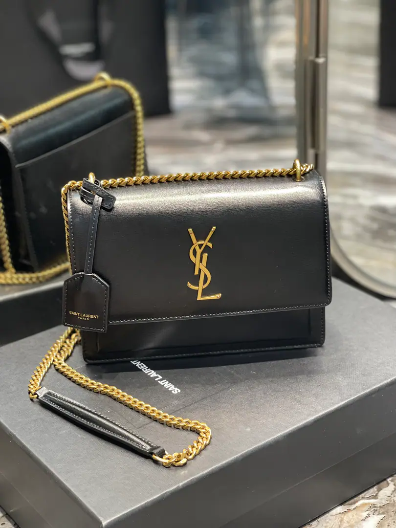🔳𝑺𝒖𝒏𝒔𝒆𝒕 𝟮𝟮𝒄𝒎🔳 #Black button.# The classic toothpicks.sunsetSunset bag.！The heat's still on for so long., So it's a bit of a fan.！High-quality Italian cattle imports, zp- I'll make you a hardware., ♪ To pursue every detail ♪, We're trying to get close to the right thing., High quality is not expensive., Let's move now.！ Dimensions: 22x8x16 Model: 442906