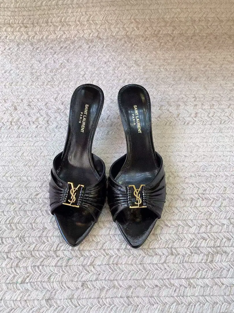 Saint LaurentSt. Roland's.YSLThe classic high-end heel sandals. A super-super-fired piece of hardware buttons for every page of our family is to be modeled.1:1Custom！The size and quality are exactly the same as the original.✔️ Shoe-faced material: Use cow skin./Painted skin. Real sheep in there., ♪ To scurry for soft, soft sheep, Shoes' soles are original.1:1Customizes the skin., It's perfect., And the upper foot is very good., Nice feet., And whether you're wearing jeans or not,, Little suit., The dress., It's a natural match., Full package for the originals He's tall.: It's flat./Floor1cmFlat/6cm/9cm Italy is a big-ass country. Size: 35-41（40, 41, 42Custom）