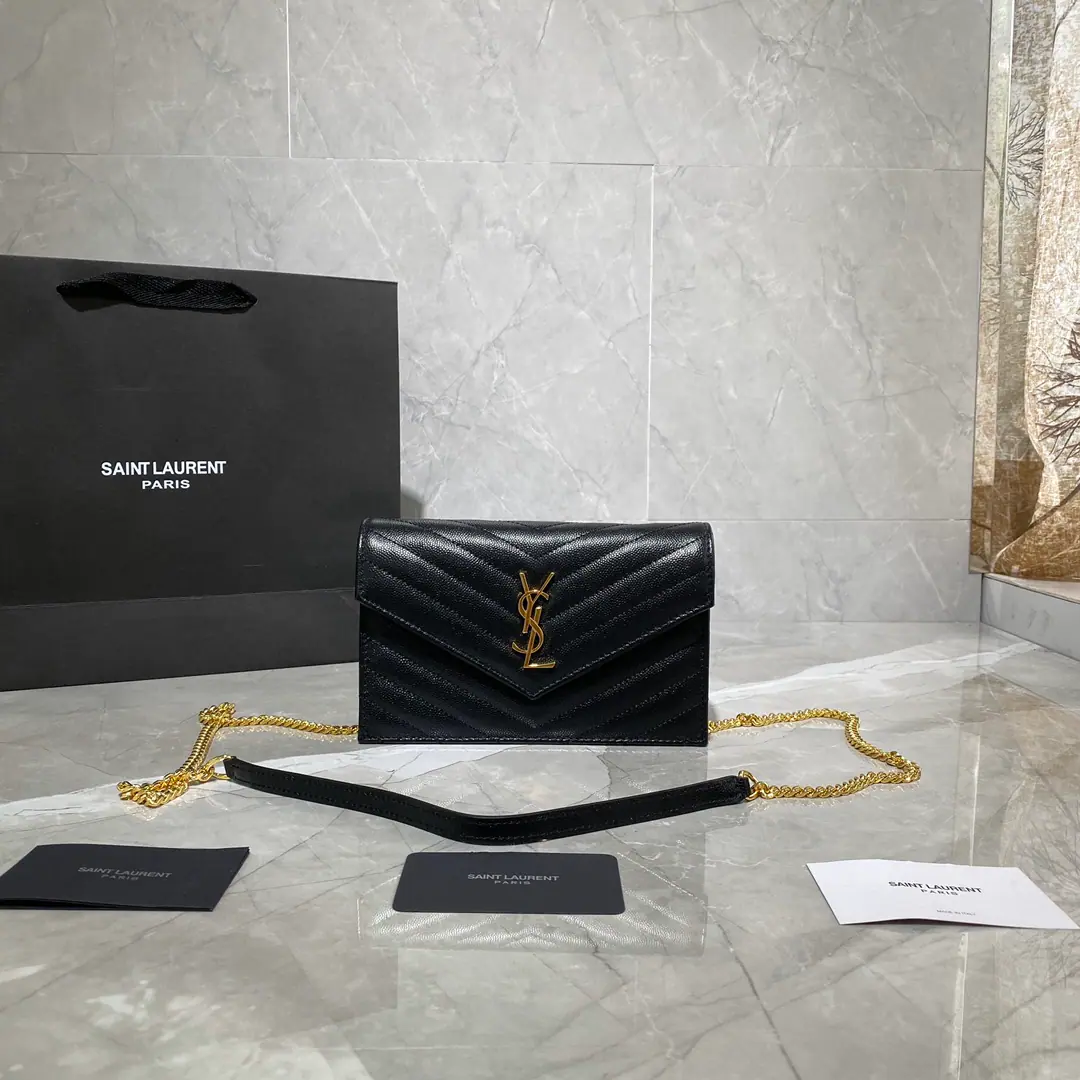 #𝐖𝐨𝐜 𝟭𝟵𝐜𝐦# wocA small envelope is coming in., Speaking of envelopes,, YThis one must have a name.！The whole bag was made from the original factory caviar and cow skin., Layout Stereo, Feel comfortable.！The disassembly of shoulder belts has enriched the multipurpose nature of the bags., You can just take the shoulder belt off and be a handbag.&For dinner bags, Built multiple places, It's a good thing to blow up., I usually go out and bring my cell phone and card., A little bag will take you all the way out.！ Model: 393953 Dimensions: 19x11.5x4cm