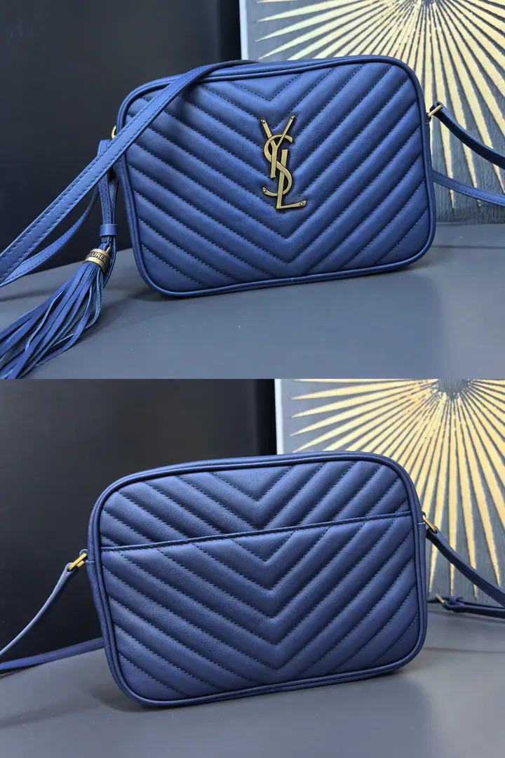 🆕New version（Put it in the back.） LOUImporting a cattle camera bag., I'll buy the original., - It's a hardware.logoIt's special.！Very fine.！A modifiable shoulder belt with a fashion-stylish hanger.！100% calf skin., In the linoleum.！Attach an intabulation bag！Very useful atmosphere.！ Model: 715232 Dimensions: 23x16x6cm