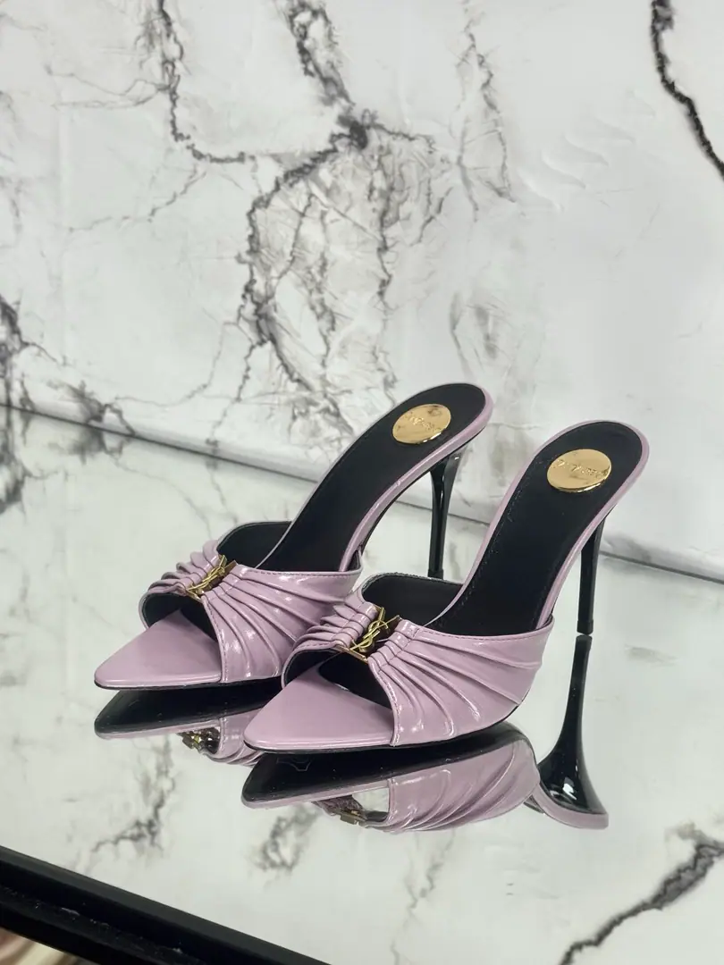 Saint LaurentSt. Roland's.YSLThe classic high-end heel sandals. A super-super-fired piece of hardware buttons for every page of our family is to be modeled.1:1Custom！The size and quality are exactly the same as the original.✔️ Shoe-faced material: Use cow skin./Painted skin. Real sheep in there., ♪ To scurry for soft, soft sheep, Shoes' soles are original.1:1Customizes the skin., It's perfect., And the upper foot is very good., Nice feet., And whether you're wearing jeans or not,, Little suit., The dress., It's a natural match., Full package for the originals He's tall.: It's flat./Floor1cmFlat/6cm/9cm Italy is a big-ass country. Size: 35-41（40, 41, 42Custom）