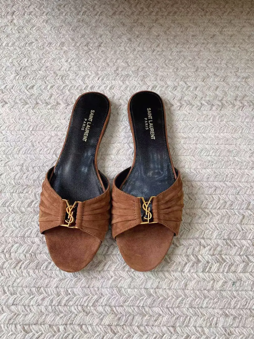 Saint LaurentSt. Roland's.YSLThe classic high-end heel sandals. A super-super-fired piece of hardware buttons for every page of our family is to be modeled.1:1Custom！The size and quality are exactly the same as the original.✔️ Shoe-faced material: Use cow skin./Painted skin. Real sheep in there., ♪ To scurry for soft, soft sheep, Shoes' soles are original.1:1Customizes the skin., It's perfect., And the upper foot is very good., Nice feet., And whether you're wearing jeans or not,, Little suit., The dress., It's a natural match., Full package for the originals He's tall.: It's flat./Floor1cmFlat/6cm/9cm Italy is a big-ass country. Size: 35-41（40, 41, 42Custom）
