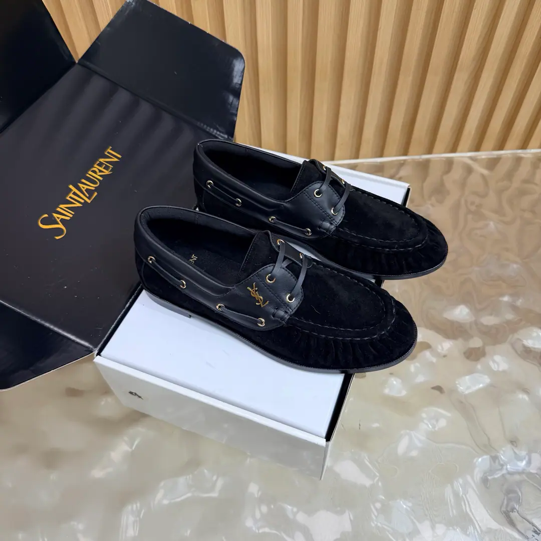 Couples' slippers.📍 Top Version🖤Saint Lauren*Saint Roland.2026 YSLSmalllogo A couple of wrinkled LeFoo shoes. Women Men It's a little symbolic.logoIt's the soul of these shoes. And he's got a low profile and a fine attitude on his shoe.. It's different from the big sign. It's quiet and it's sharp. Snuff it out with a simple line.YSLA unique fashion.DNA Unwittingly revealing the deep inside of the brand. The classic almond-shaped design of the shoehead. Smart-mixed feet. Pull the foot line up visually. ♪ And show grace and grace ♪. Every date a couple went to. Every trip. It's all because of the saloons. To be a low profile, deep-minded tribute.. The pasta is for sheep. The insides are all sheep's skin. Italian imports are so thick. size: 35–42（34, 41, 42, 43Custom） Men: 38–47（38, 46, 47Custom without re-offer）
