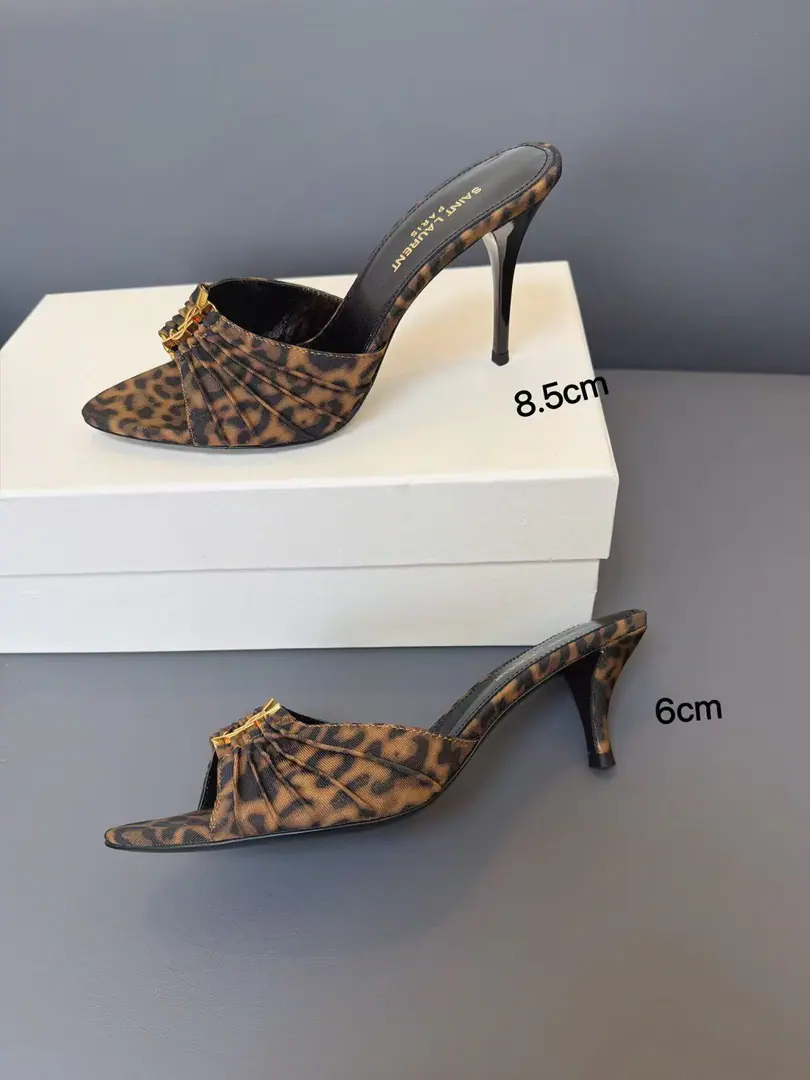 Saint LaurentSt. Roland's.YSLThe classic high-end heel sandals. A super-super-fired piece of hardware buttons for every page of our family is to be modeled.1:1Custom！The size and quality are exactly the same as the original.✔️ Shoe-faced material: Use cow skin./Painted skin. Real sheep in there., ♪ To scurry for soft, soft sheep, Shoes' soles are original.1:1Customizes the skin., It's perfect., And the upper foot is very good., Nice feet., And whether you're wearing jeans or not,, Little suit., The dress., It's a natural match., Full package for the originals He's tall.: It's flat./Floor1cmFlat/6cm/9cm Italy is a big-ass country. Size: 35-41（40, 41, 42Custom）