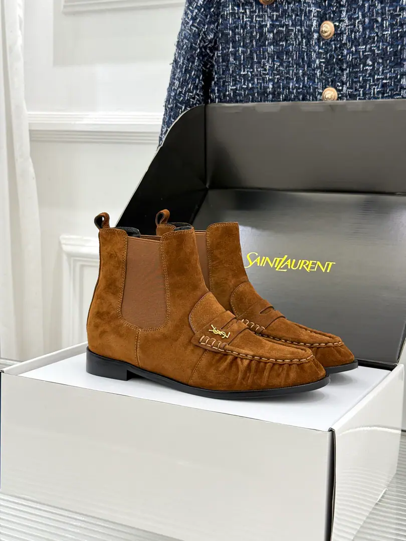🏧𝐒𝐚𝐢𝐧𝐭 𝐋𝐚𝐮𝐫𝐞𝐧｜𝐘𝐒𝐋Saint Roland. New wrinkled Chelsea boots. Autumn and winter closets must be cool, single., Take the staircase and the staircase., The walk is over, the air.. Facework customized leather with original The inside feet are all sheep's skin. Italian imports are so thick. size: 35-39（40/41Custom)