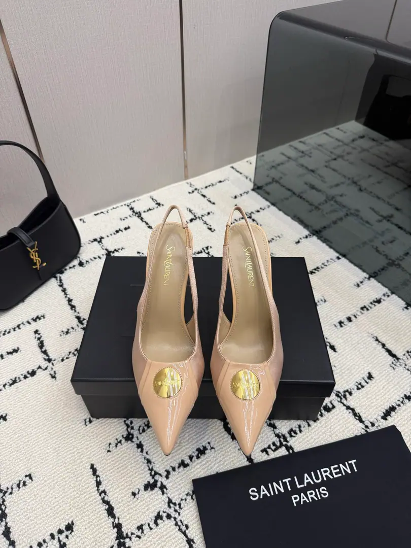 Top QualitySaint Laurent / Saint Roland.LeeYSLThe beauty of my sister is San Roland, the human being. RoseThe same heels and sandal slippers are well-modified., Luxury metal chains These years...SLPIt's the high heels that get to understand the embarrassing impression of women who have gone to the market.ysl- It's a beautiful sandal. Shoe.: The paint-skinned silk. He's tall.: 10cm Shoes under the sole.: That's a big one. Size: 35-42(40-42Customize or not change)