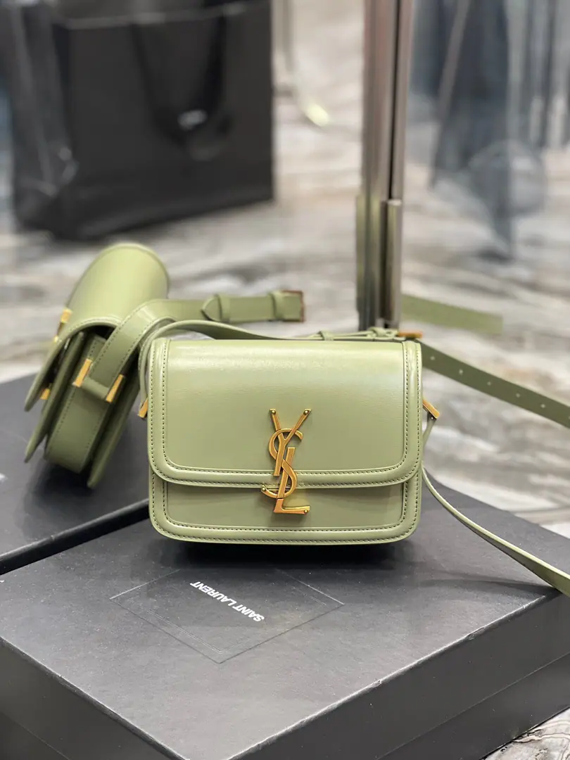 【𝑺𝑶𝑳𝑭𝑬𝑹𝑰𝑵𝑶 𝑩𝑶𝑿 】 New Colour_Shea green.🥑 IT BAG_It's gonna be a big deal., The whole fashion circle was taken before the market., Nostalgia left bank., Inspired by the name of the left bank of Paris.Rue De SolferinoAs a name！The package is with the original toothpick.BoxBullskins., The tenderness of the hand and skin is very good.！Three layers of organ separation., It's easy to accommodate everyday requirements., Newly designed.“L”Letters on the lower and upper side of the button, To completely reverse your knowledge of the buttons., I can't help but wonder., I can open the bag like this., It's not funny.！ Model: 634306 Dimensions: 19×13×5cm