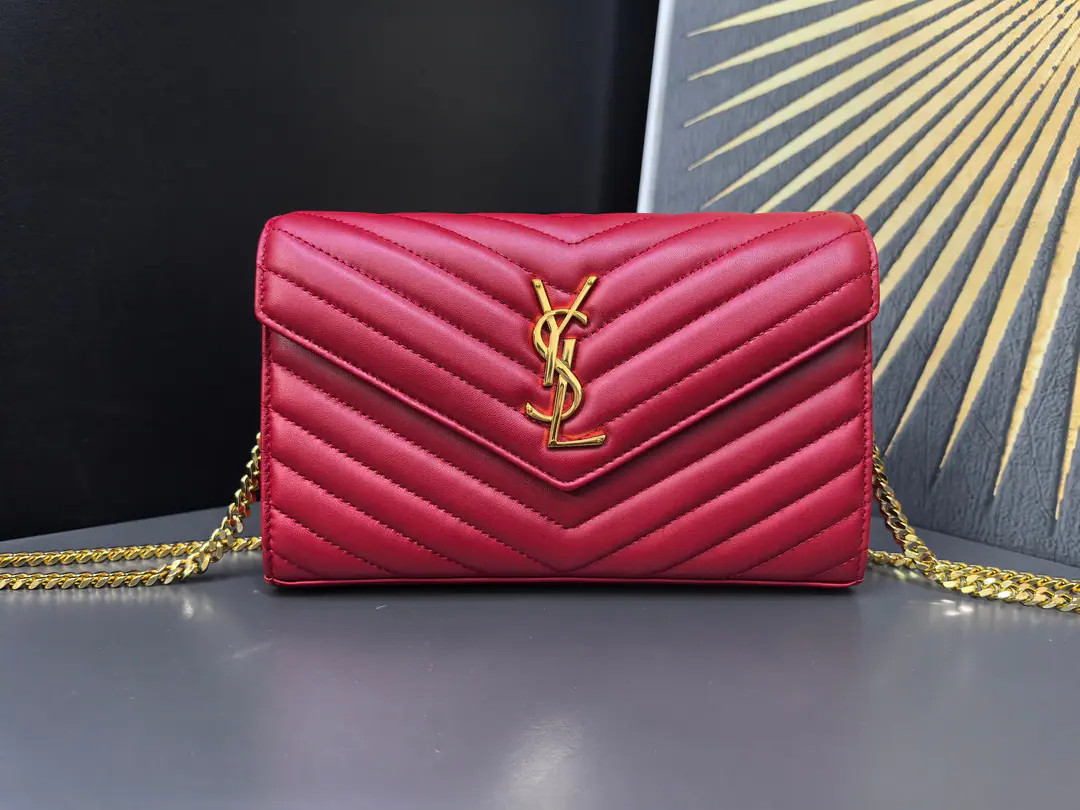 Red gold for sheep's skin._ MONOGRAM_Envelope.A super-functional little bag., The classic style., Upgrade the most advanced version, %Italian lamb skins are crafted and crafted.. Custom MetalsYHome.logoShow your personality.. Retrieval design to ensure security of use. The bag is big., Two banknotes., Two central partitions., A zipper bag and a couple of knobs., Everything.！ Model: 377828 Dimensions: 22.5x14x4cm