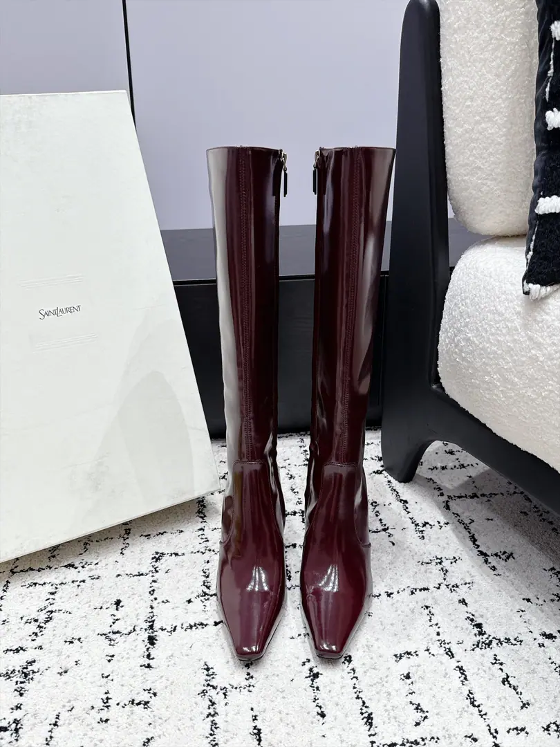 SAINT LAURENT Saint Roland. 26/ The new early autumn. Pointy and letter heights and boots. YSLSt. Roland's sign letters and boots.👢It's so cool. It's sexy.✨- The bright side. - The leather side., Pointy Heading Line, High recognition, MarkerYSLLetters and Alien, ♪ And snort and snort ♪, Side zipper design, The boots are very tweezers-style., The coat., A leather coat., You can dress up like a man., A proper house of ladies. ✔️Fabulous.: Bullskins. ✔️Uchi.: Bullskins. ✔️Otsumi!: That's a big one. ✔️He's tall.: 8.5cm ✔️Size: 35-42（40 41 42Do it.）