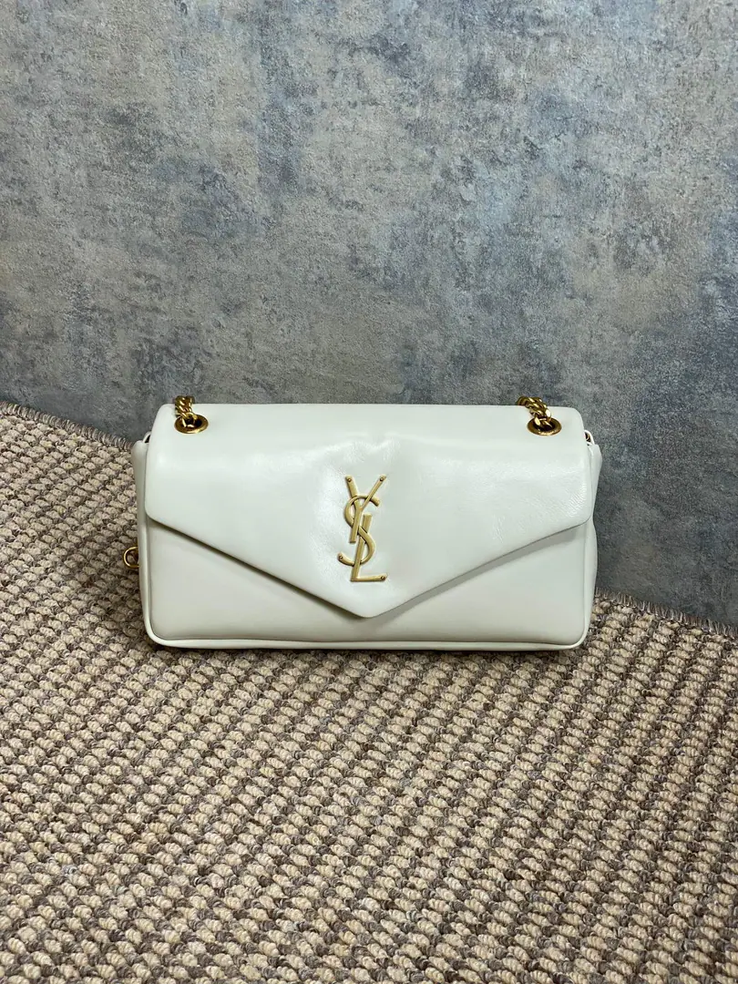 YSL CalypsoChain bag., Little sheep's skin.+Gold chains., Jane is so smart.✨. ♪ Soft and wrapped ♪, The tops are designed to facilitate daily commute.orOut of the street., The capacity is perfect., You can have your wallet on your phone.. The chains can be single./Slash, You're a big fan of the game., Keep your head down and hold it down.！2023New paragraph, It's practical and fashionable., I really recommend it.～ Model: 734153 Dimensions: 17.5x21x8cm