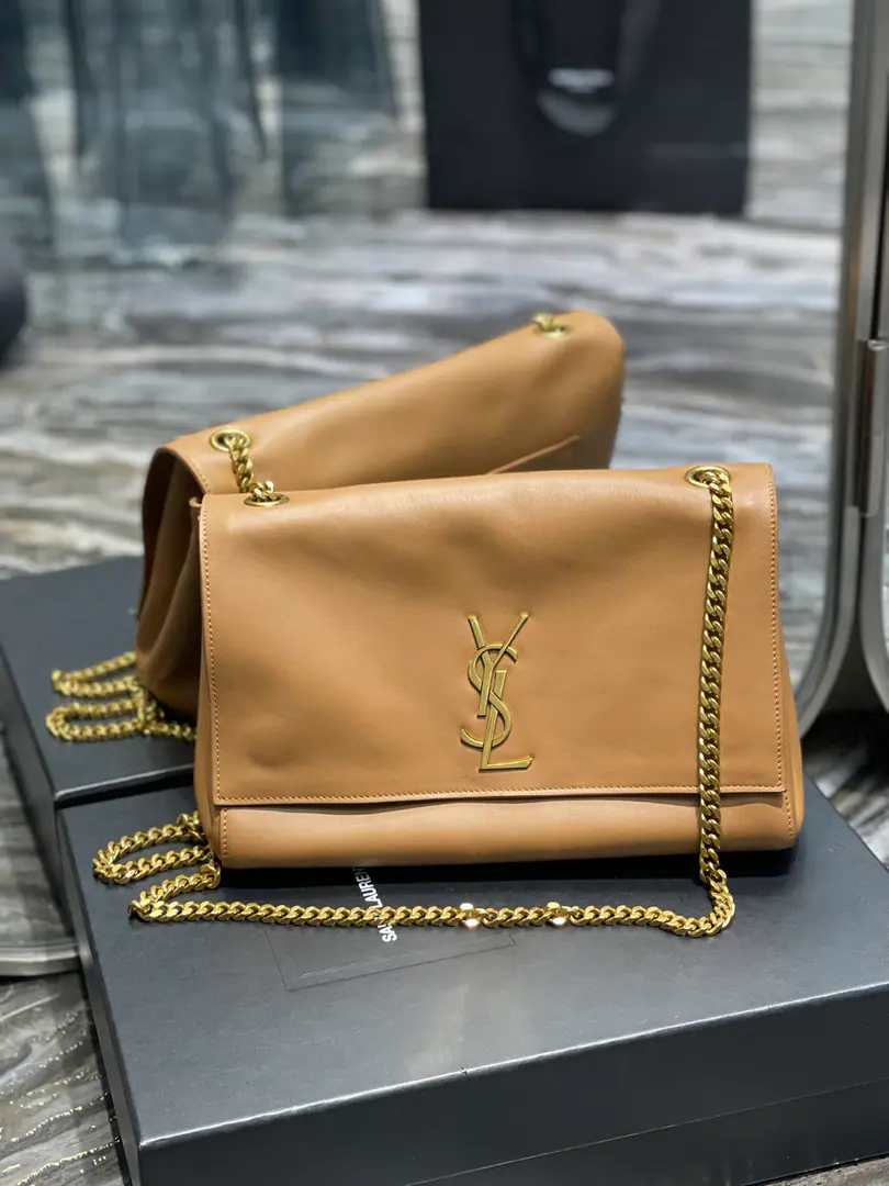 𝐊𝐚𝐭𝐞_Counter-dual, leather.&Skin Buying one bag is like owning two bags., Big deal._The Eternal Classic.kate, Don't worry about it. It's going to be obsolete., It's a style that can be used every quarter of the year., Spring and summer with a smooth skin., For the fall and winter, for the skin.！The chains can be broken.！ Model: 553804 Dimensions: 28.5x20x6cm