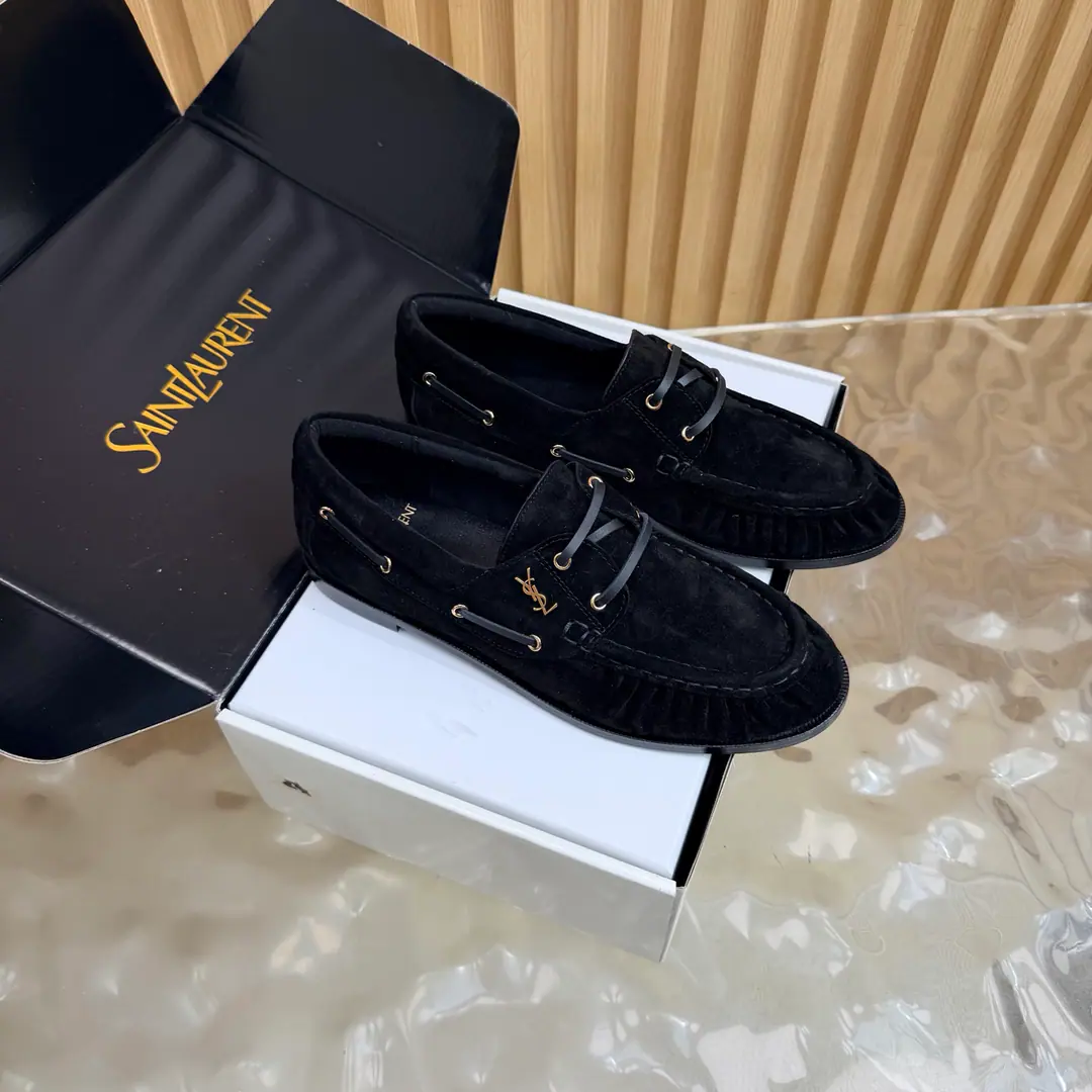Couples' slippers.📍 Top Version🖤Saint Lauren*Saint Roland.2026 YSLSmalllogo A couple of wrinkled LeFoo shoes. Women Men It's a little symbolic.logoIt's the soul of these shoes. And he's got a low profile and a fine attitude on his shoe.. It's different from the big sign. It's quiet and it's sharp. Snuff it out with a simple line.YSLA unique fashion.DNA Unwittingly revealing the deep inside of the brand. The classic almond-shaped design of the shoehead. Smart-mixed feet. Pull the foot line up visually. ♪ And show grace and grace ♪. Every date a couple went to. Every trip. It's all because of the saloons. To be a low profile, deep-minded tribute.. The pasta is for sheep. The insides are all sheep's skin. Italian imports are so thick. size: 35–42（34, 41, 42, 43Custom） Men: 38–47（38, 46, 47Custom without re-offer）