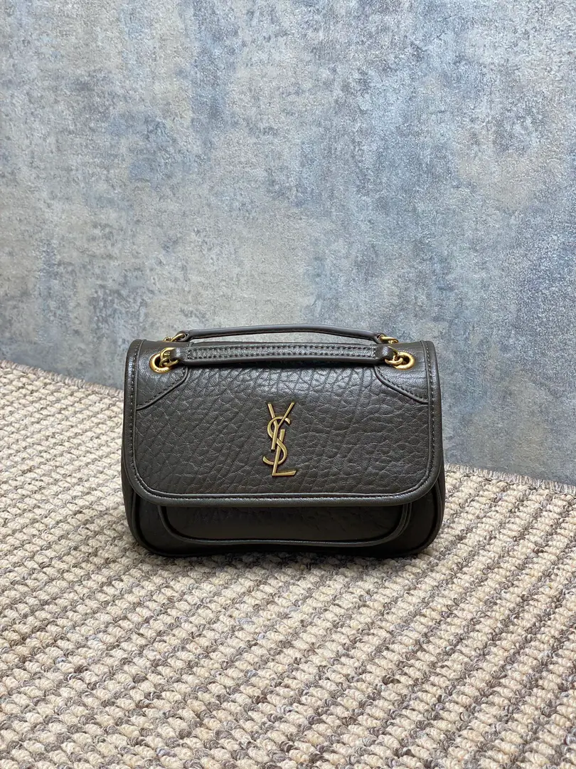 Brown greenYSL New paragraph Mini Elephant tattoos.niki, It's a little nice. It's a classic.！A brand-new silver chain. Skin hands are soft., A main internal partition., A flat bag., A zipper bag guy carries it pretty good too.. Dimensions: 18x12.5x5cm Encoding: 828736