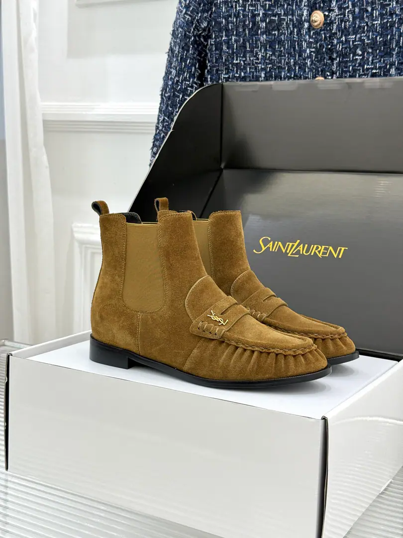 🏧𝐒𝐚𝐢𝐧𝐭 𝐋𝐚𝐮𝐫𝐞𝐧｜𝐘𝐒𝐋Saint Roland. New wrinkled Chelsea boots. Autumn and winter closets must be cool, single., Take the staircase and the staircase., The walk is over, the air.. Facework customized leather with original The inside feet are all sheep's skin. Italian imports are so thick. size: 35-39（40/41Custom)