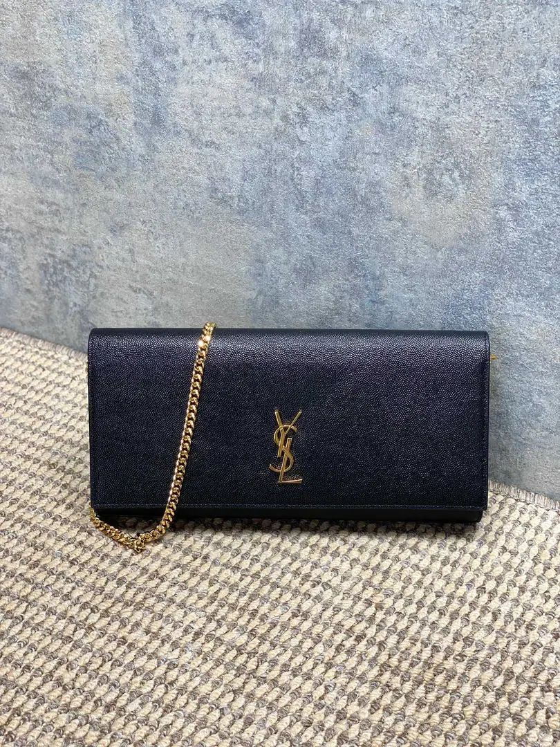 YSLThe chain armpit., The classic caviar presses the skin of a cow.+Gold chains., Jane is so smart.✨. HeadsYSLMetalLogo, It's full of texture.！It's a perfect size for a cell phone., The bag and the everyday stuff., The chains are single.orSlash, Telecommuting, The dinner can be easy.～Black gold is a hundred-and-a-half-pack., Fashion and practical., Yes.YSLOne of the hot ones., It's really worth it.！💼 Model: 851921 Dimensions: 28x12x4cm