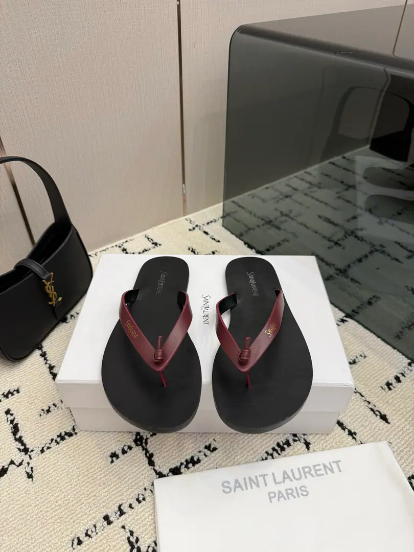 【Saint Laurent Saint Roland.】YSLThe vacation grass made the soles.. Shoe.: Bullskins. Shoes under the sole.: That's a big one. Size: 35-39(40.41.42Do it.）