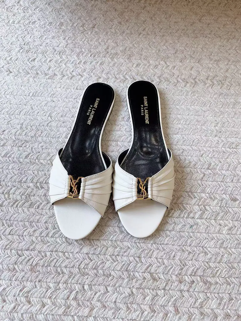 Saint LaurentSt. Roland's.YSLThe classic high-end heel sandals. A super-super-fired piece of hardware buttons for every page of our family is to be modeled.1:1Custom！The size and quality are exactly the same as the original.✔️ Shoe-faced material: Use cow skin./Painted skin. Real sheep in there., ♪ To scurry for soft, soft sheep, Shoes' soles are original.1:1Customizes the skin., It's perfect., And the upper foot is very good., Nice feet., And whether you're wearing jeans or not,, Little suit., The dress., It's a natural match., Full package for the originals He's tall.: It's flat./Floor1cmFlat/6cm/9cm Italy is a big-ass country. Size: 35-41（40, 41, 42Custom）