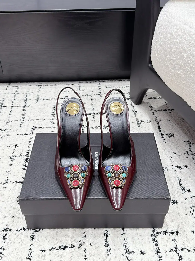 Saint Laurent / Holy*Lang YSL Manau's hardware. Heel heels. The sharp line of the head with its own regent grace field.. The classic black and white colored atmosphere is stable., The yellow and the yellow and the bright and the bright and the bright., You can fit both styles easily with your daily clothes.. The straps are designed to keep their shoes firmly in place., And you can stretch your ankles visually., A foot of a delicate bone.. Proportion of stump-headed shoes naturally extending their legs, It's a fine match., ♪ And walk with the smell of a woman who sways her feet ♪, I can do a commuting date.holdStay.. ✔️Shoe.: Bullskins. ✔️Uchi.: Lamb skin. ✔️Otsumi!: That's a big one. ✔️He's tall.: 10.5cm ✔️size: 35-42Code（40 41 42Custom without re-offer）