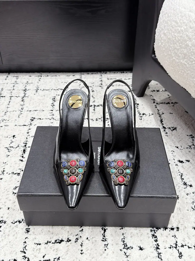 Saint Laurent / Holy*Lang YSL Manau's hardware. Heel heels. The sharp line of the head with its own regent grace field.. The classic black and white colored atmosphere is stable., The yellow and the yellow and the bright and the bright and the bright., You can fit both styles easily with your daily clothes.. The straps are designed to keep their shoes firmly in place., And you can stretch your ankles visually., A foot of a delicate bone.. Proportion of stump-headed shoes naturally extending their legs, It's a fine match., ♪ And walk with the smell of a woman who sways her feet ♪, I can do a commuting date.holdStay.. ✔️Shoe.: Bullskins. ✔️Uchi.: Lamb skin. ✔️Otsumi!: That's a big one. ✔️He's tall.: 10.5cm ✔️size: 35-42Code（40 41 42Custom without re-offer）