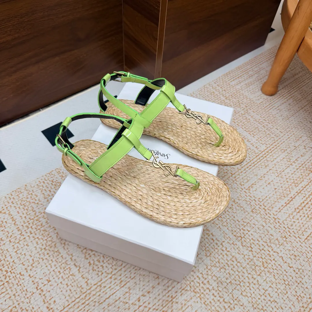 2026Spring and summer. Couple money. YSL 🖤 Saint Laurent / Saint Roland.yslShoes. A super-super-fire sandal. This is a hardware button that we need to model every page of our family.1:1Custom！It's very good., Nice feet., And whether you're wearing jeans or not,, Little suit., The dress., It's a natural match. Shoe.: Bullskins./Painted skin. Uchi.: The bottom of the straw. Shoes under the sole.: That's a big one. He's tall.: Floor Size: 35—44（41-44Custom without re-offer）