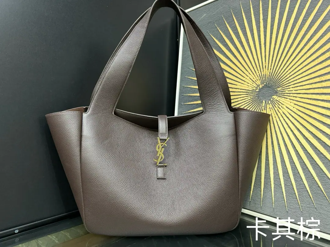 🆕New paragraphBEAThe tort bag., Condensed design Space is so much more than practical., The same color as the velvet liner., There's a main partition and an internal zipper pocket.. Internal tie design, Both sides can fold or expand. Using the imported factory soft-stuffed calf skin In the furded liner. LE CASSANDRE- Clips. Dimensions: 50 X 28 X 18centimetrescmRib height: 28centimetres Paragraph: 763435Date red