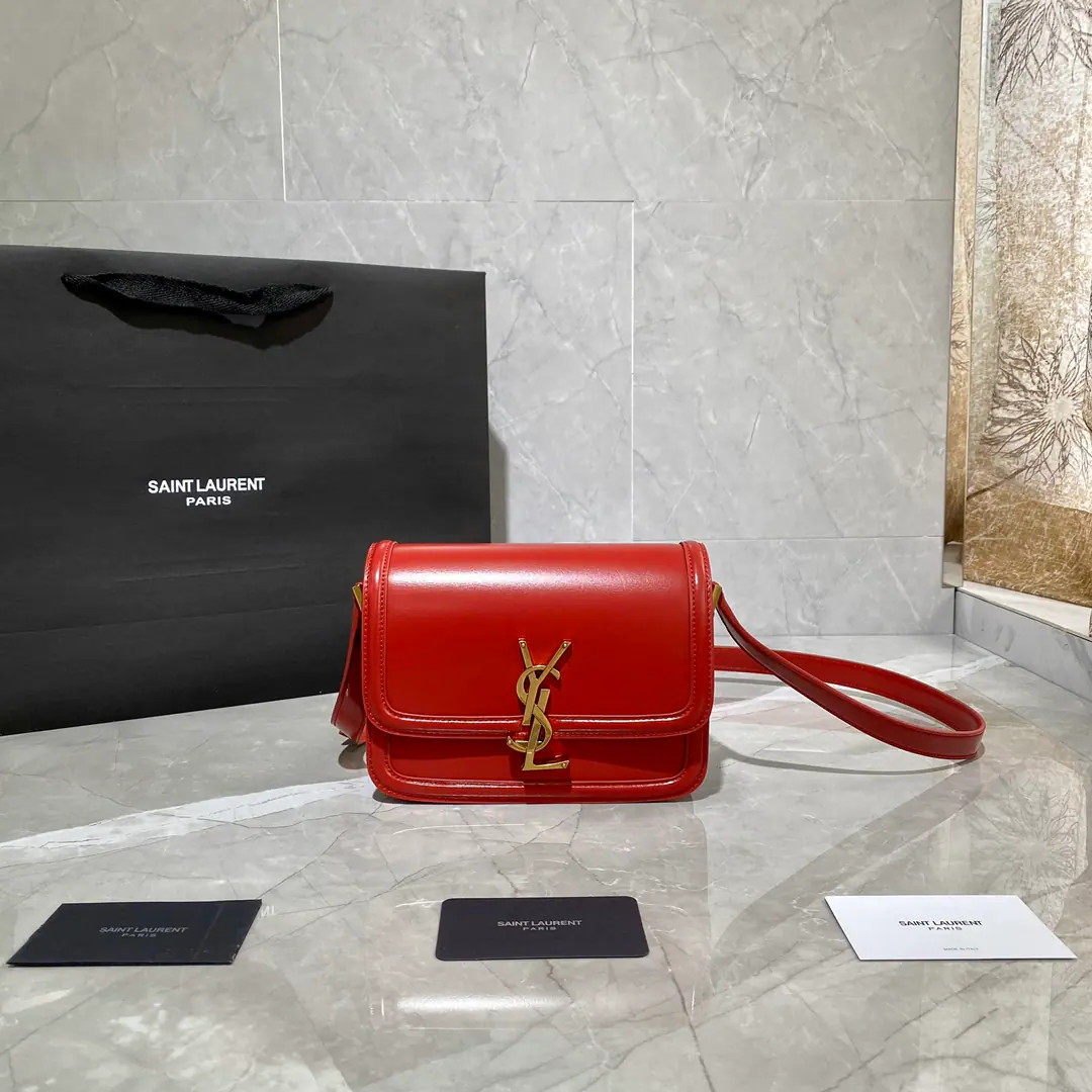 【𝑺𝑶𝑳𝑭𝑬𝑹𝑰𝑵𝑶 𝑩𝑶𝑿 】 2020 IT BAG_It's gonna be a big deal., The whole fashion circle was taken before the market., Nostalgia left bank., Inspired by the name of the left bank of Paris.Rue De SolferinoAs a name！The package is with the imported Italian toothpicks.BoxBullskins., The tenderness of the hand and skin is very good.！Three layers of organ separation., It's easy to accommodate everyday requirements., Newly designed.“L”Letters on the lower and upper side of the button, To completely reverse your knowledge of the buttons., I can't help but wonder., I can open the bag like this., It's not funny.！ Model: 634306 Dimensions: 19x13x5cm