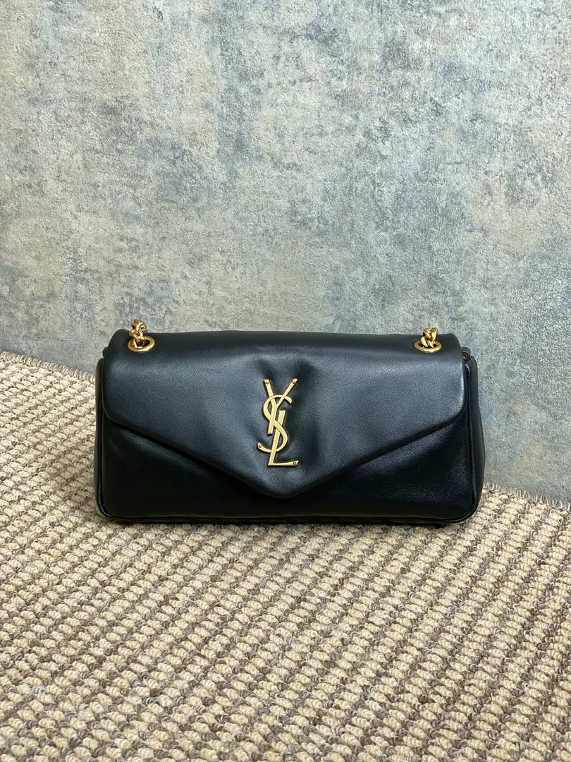 YSL CalypsoChain bag., Little sheep's skin.+Gold chains., Jane is so smart.✨. ♪ Soft and wrapped ♪, The tops are designed to facilitate daily commute.orOut of the street., The capacity is perfect., You can have your wallet on your phone.. The chains can be single./Slash, You're a big fan of the game., Keep your head down and hold it down.！2023New paragraph, It's practical and fashionable., I really recommend it.～ Model: 734153 Dimensions: 17.5x21x8cm