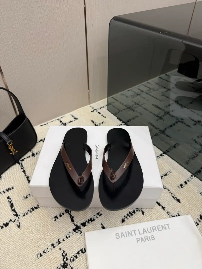 【Saint Laurent Saint Roland.】YSLThe vacation grass made the soles.. Shoe.: Bullskins. Shoes under the sole.: That's a big one. Size: 35-39(40.41.42Do it.）