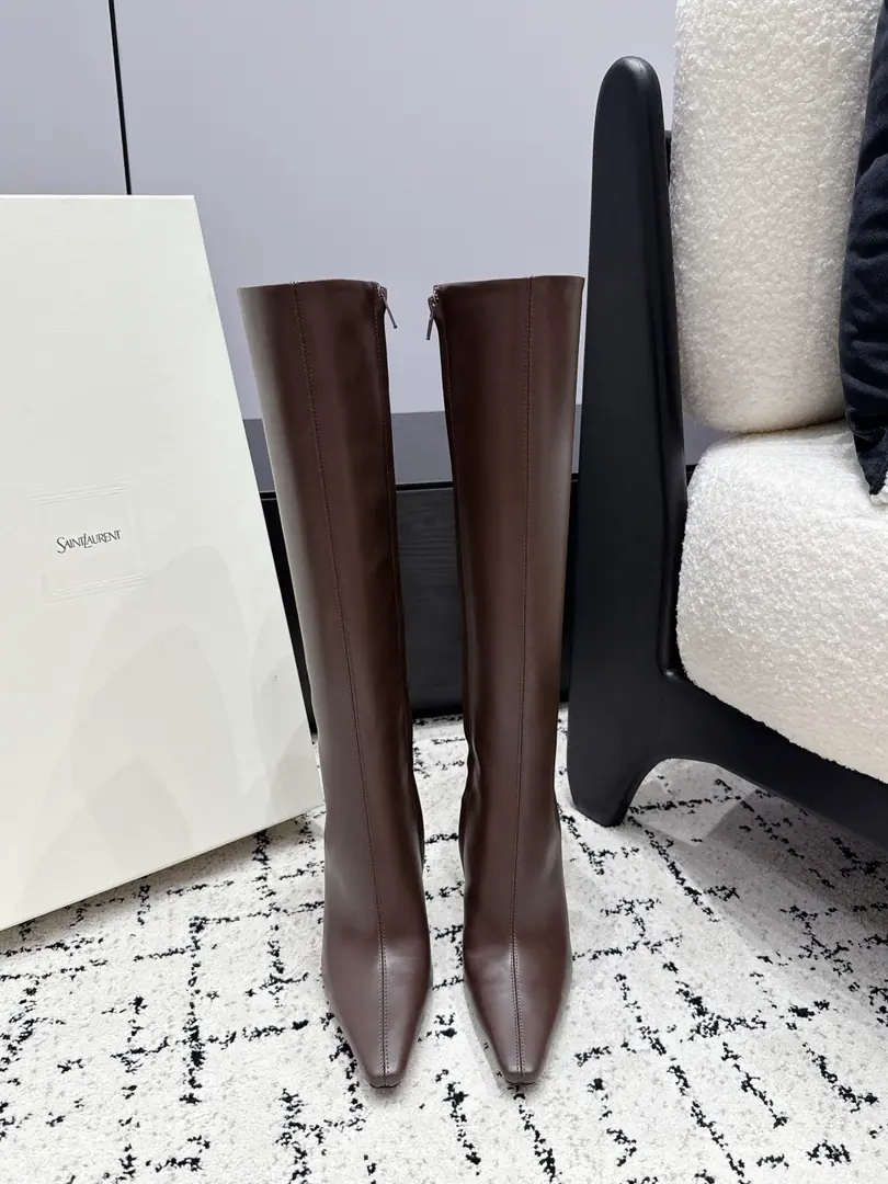 Saint Lauren* 26/ The new early autumn. Pointy and boots. YSLClassic high-head boots., My sister is a war boot.✨Slash-pointed stretching of legs, Xiao Gao and his own strong air field, It's a good light., Trailer-tempered leg-style., No leg muscles., The side zipper is out of the question., The coat., A leather coat., You know, a suit and a dress and a movie filter., All the commuting dinners.holdStay., It's the big lady.. ✔️Fabulous.: Bullskins. ✔️Uchi.: Bullskins. ✔️Otsumi!: Italian imports are so thick. ✔️He's tall.: 10.5cm ✔️Size: 35-42（40 41 42Do it.）