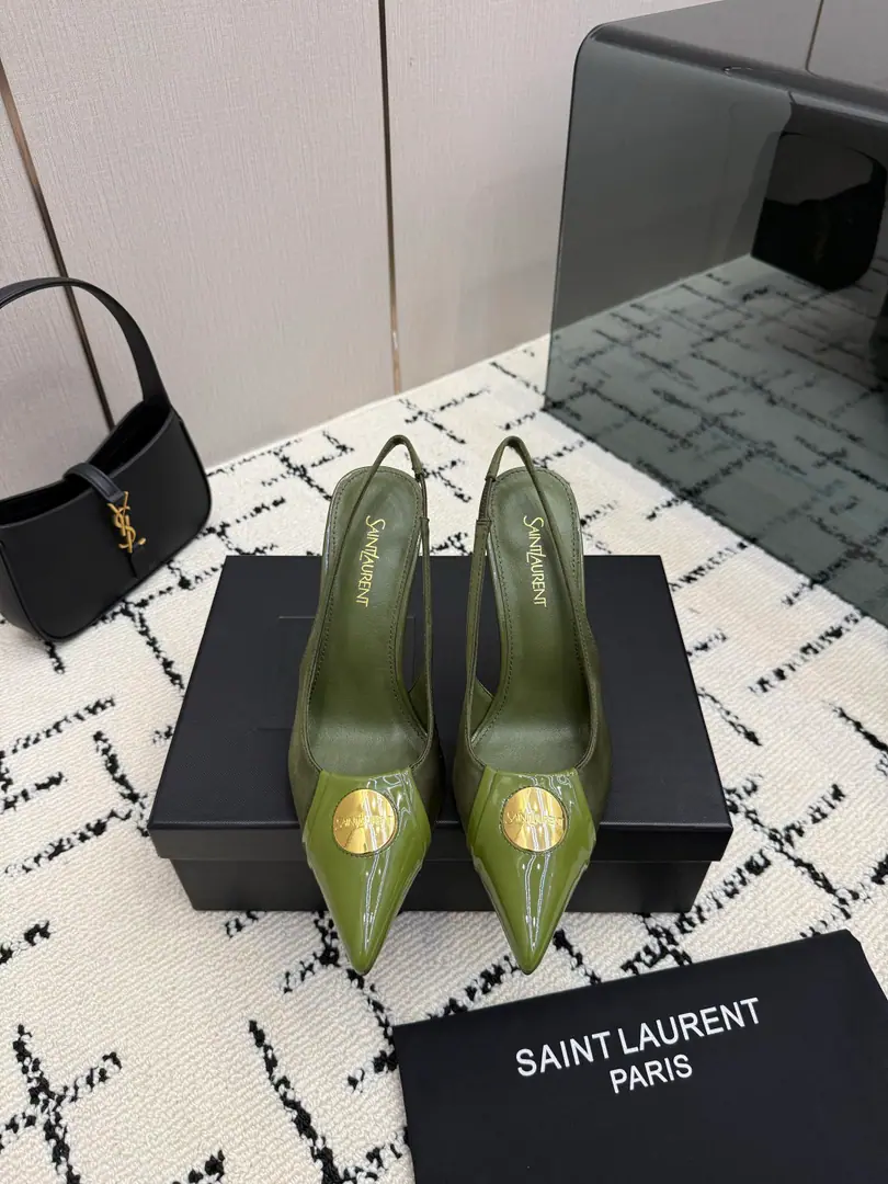 Top QualitySaint Laurent / Saint Roland.LeeYSLThe beauty of my sister is San Roland, the human being. RoseThe same heels and sandal slippers are well-modified., Luxury metal chains These years...SLPIt's the high heels that get to understand the embarrassing impression of women who have gone to the market.ysl- It's a beautiful sandal. Shoe.: The paint-skinned silk. He's tall.: 10cm Shoes under the sole.: That's a big one. Size: 35-42(40-42Customize or not change)