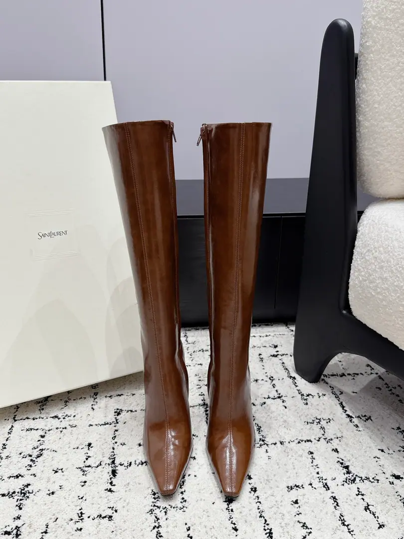 Saint Lauren* 26/ The new early autumn. Pointy and boots. YSLClassic high-head boots., My sister is a war boot.✨Slash-pointed stretching of legs, Xiao Gao and his own strong air field, It's a good light., Trailer-tempered leg-style., No leg muscles., The side zipper is out of the question., The coat., A leather coat., You know, a suit and a dress and a movie filter., All the commuting dinners.holdStay., It's the big lady.. ✔️Fabulous.: Bullskins. ✔️Uchi.: Bullskins. ✔️Otsumi!: Italian imports are so thick. ✔️He's tall.: 10.5cm ✔️Size: 35-42（40 41 42Do it.）