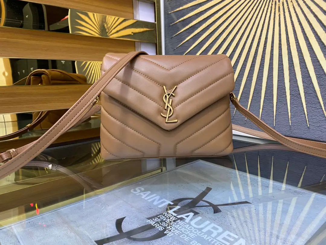 【🔝Top First List】yslThe cabinet's up to date with the slashing bags., Softly and stylishly flip the bag., Shoulder band adjustable, More straps to separate parts of the wristband., Disassemble into a withdrawal.（Handbag.）, Import of Italian original cattle skin, There's a zipper bag in the bag., 3A knob.！Multifunctional and special.！Model: 467072Dimensions: 20X14X7cm