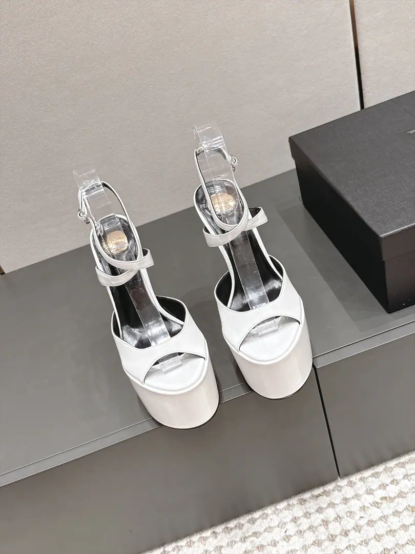 Requisition level Ysl 26/Summer New Money Fishpits. Water table high with sandals. This is... ​​YSL（Saint Laurent）2026 Summer waterproofer super high heels.​​, Ice-blue-painted fish mouth design, Water-proof station. + Siu Gao-sung, Transparency PVC The strapped to the ankles., The shoes are gold. YSL Hot.. These are a lot of brushes in the station., Jo Ruth Milan's got the same dress on.. A few key points. ​​Colour Out​​: This ice blue is a very good eye-cracker., The photo shoots were blown., Summer is a bright one.. ​​Waterproofing towers up.​​: Thick + Super high., The visual stretching of legs is obviously working.. ​​PVC Transparency tape​​: It's better than a full belt., It's a little bit of a care-taking thing to do.. He's tall.: 15.5cm Water table: 6.5cm Size: 35-42（40.41.42Do it.）