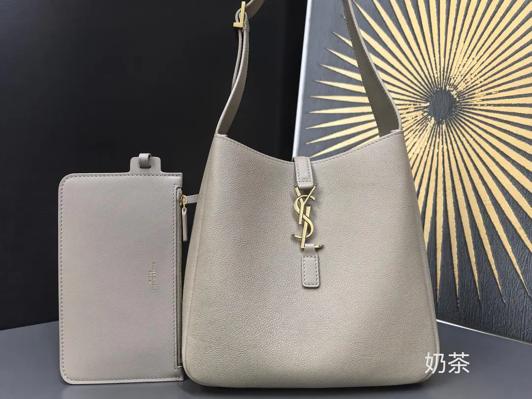 🆕New Upgrade👍With a bag.▪️ROSE▪️Autumn and winter money., Korean star.Hobo!!This year, the fire went off to the explosion.YI'm late but I'm late.！！It's a simple wrap., Stereo, It looks tough but not too tough.. Add branded and brand-marked plug-buttons, The whole is a classic graceful thing., And a modern, modern, unique quality.👑 Model: 850533 Dimensions: 24x24x10cm