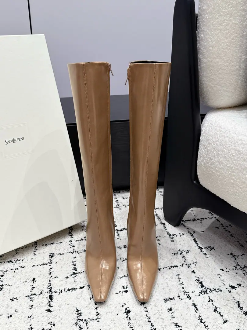 Saint Lauren* 26/ The new early autumn. Pointy and boots. YSLClassic high-head boots., My sister is a war boot.✨Slash-pointed stretching of legs, Xiao Gao and his own strong air field, It's a good light., Trailer-tempered leg-style., No leg muscles., The side zipper is out of the question., The coat., A leather coat., You know, a suit and a dress and a movie filter., All the commuting dinners.holdStay., It's the big lady.. ✔️Fabulous.: Bullskins. ✔️Uchi.: Bullskins. ✔️Otsumi!: Italian imports are so thick. ✔️He's tall.: 10.5cm ✔️Size: 35-42（40 41 42Do it.）