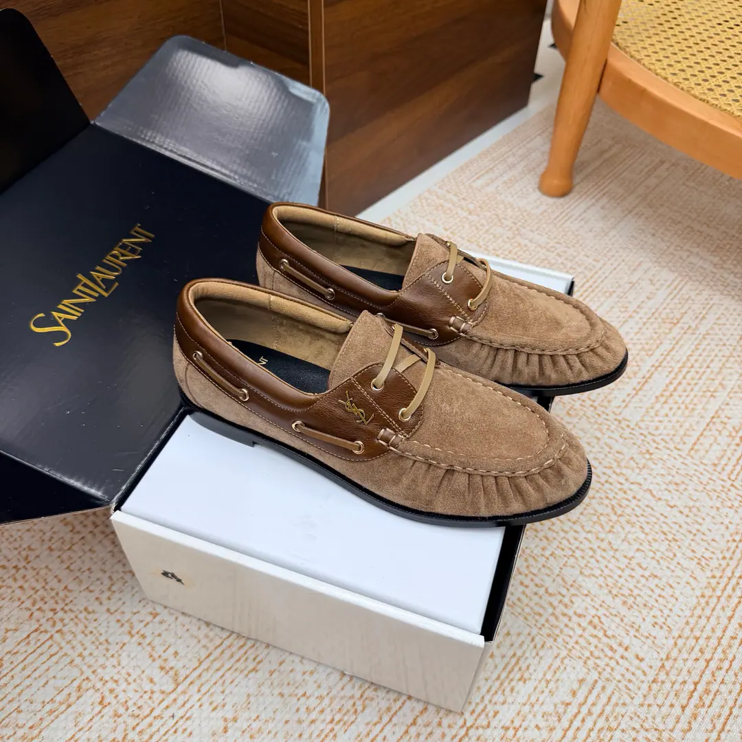 Couples' slippers.📍 Top Version🖤Saint Lauren*Saint Roland.2026 YSLSmalllogo A couple of wrinkled LeFoo shoes. Women Men It's a little symbolic.logoIt's the soul of these shoes. And he's got a low profile and a fine attitude on his shoe.. It's different from the big sign. It's quiet and it's sharp. Snuff it out with a simple line.YSLA unique fashion.DNA Unwittingly revealing the deep inside of the brand. The classic almond-shaped design of the shoehead. Smart-mixed feet. Pull the foot line up visually. ♪ And show grace and grace ♪. Every date a couple went to. Every trip. It's all because of the saloons. To be a low profile, deep-minded tribute.. The pasta is for sheep. The insides are all sheep's skin. Italian imports are so thick. size: 35–42（34, 41, 42, 43Custom） Men: 38–47（38, 46, 47Custom without re-offer）