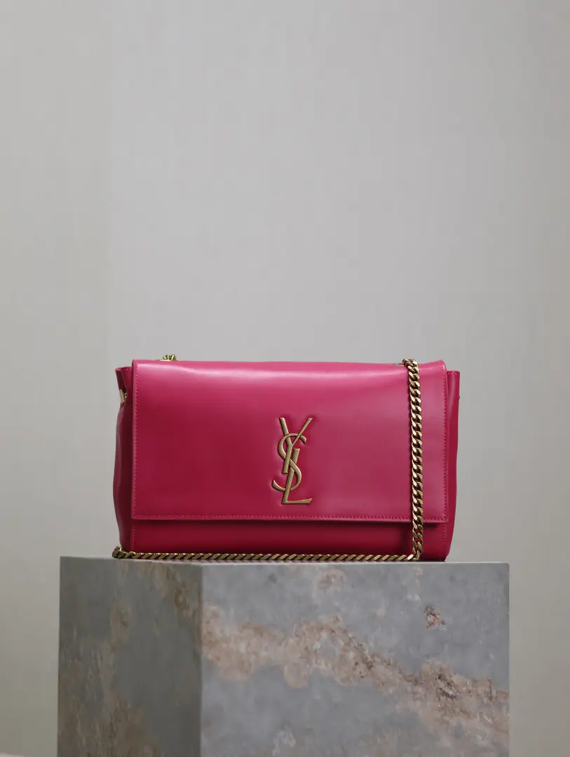 Red Skin· Kate_Counter-dual, leather.&Skin Buying one bag is like owning two bags., Big deal._The Eternal Classic.kate, Don't worry about it. It's going to be obsolete., It's a style that can be used every quarter of the year., Spring and summer with a smooth skin., For the fall and winter, for the skin.！The chains can be broken.！ Model: 553804 Dimensions: 28.5x20x6cm