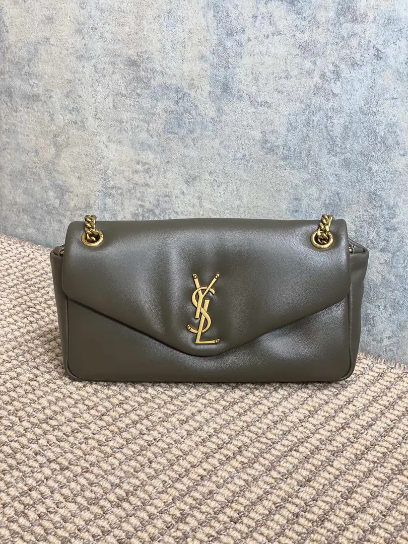 YSL CalypsoChain bag., Little sheep's skin.+Gold chains., Jane is so smart.✨. ♪ Soft and wrapped ♪, The tops are designed to facilitate daily commute.orOut of the street., The capacity is perfect., You can have your wallet on your phone.. The chains can be single./Slash, You're a big fan of the game., Keep your head down and hold it down.！2023New paragraph, It's practical and fashionable., I really recommend it.～ Model: 734153 Dimensions: 17.5x21x8cm