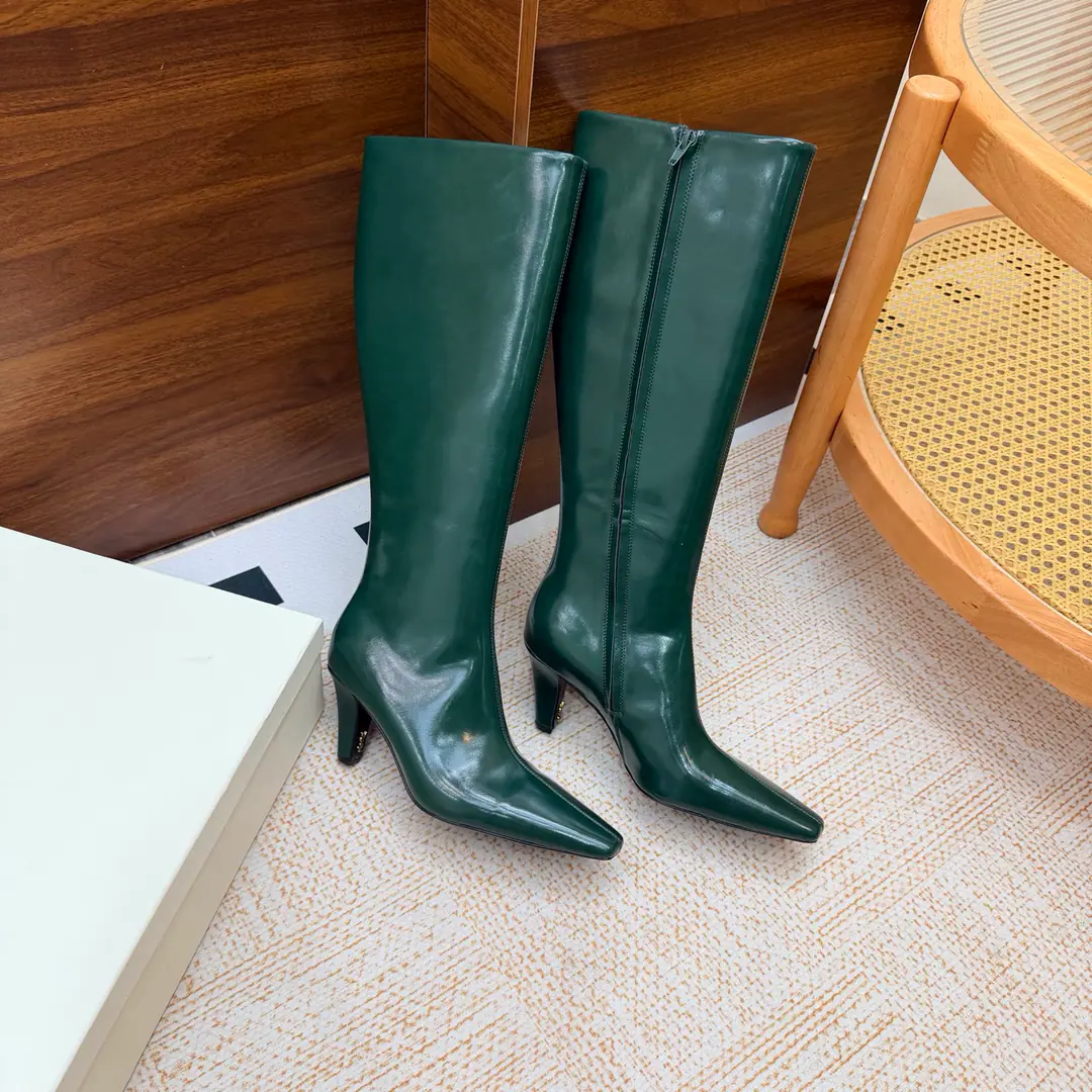 Top Version🖤Saint Laurent fw26 new arrival～ YSLSaint Roland.2026 The new spring and winter zippers are high and the ankle boots are sharp and short And ankle boots., A pair of square-shoes and a little high heels., %1 is internalLE CASSANDRE, Side zipper design. The whole shoe is very simple.～The little one is more sophisticated and fashionable and can see that the side of our boots is radians designed to be human legs.～The upper foot is so beautiful and so unchallenged.～Long legs.～It's a match for every occasion.～Autumn and winter wear the necessary supplies.！ Shoe.: Cow skin./Bullskins. Inside, put your feet on the inside.: Lamb skin. Shoes under the sole.: Italy is a big-ass country. He's tall.: 7cm Codes: 35-39（40.41.42I'll make sure I don't change it.）