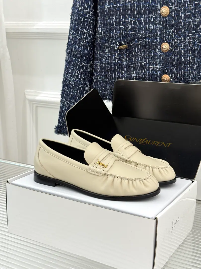 Female/Men 🏧𝐒𝐚𝐢𝐧𝐭 𝐋𝐚𝐮𝐫𝐞𝐧｜𝐘𝐒𝐋Saint Roland. New couple money.👫LeFlell Shoes. Top Version The fabric is imported from the original. The insides are all sheep's skin. The original Italian import is really a big one. Female size: 35-43 [40.41.42.43Custom] Men: 38-47 [38.46.47Custom] A prototype plane box