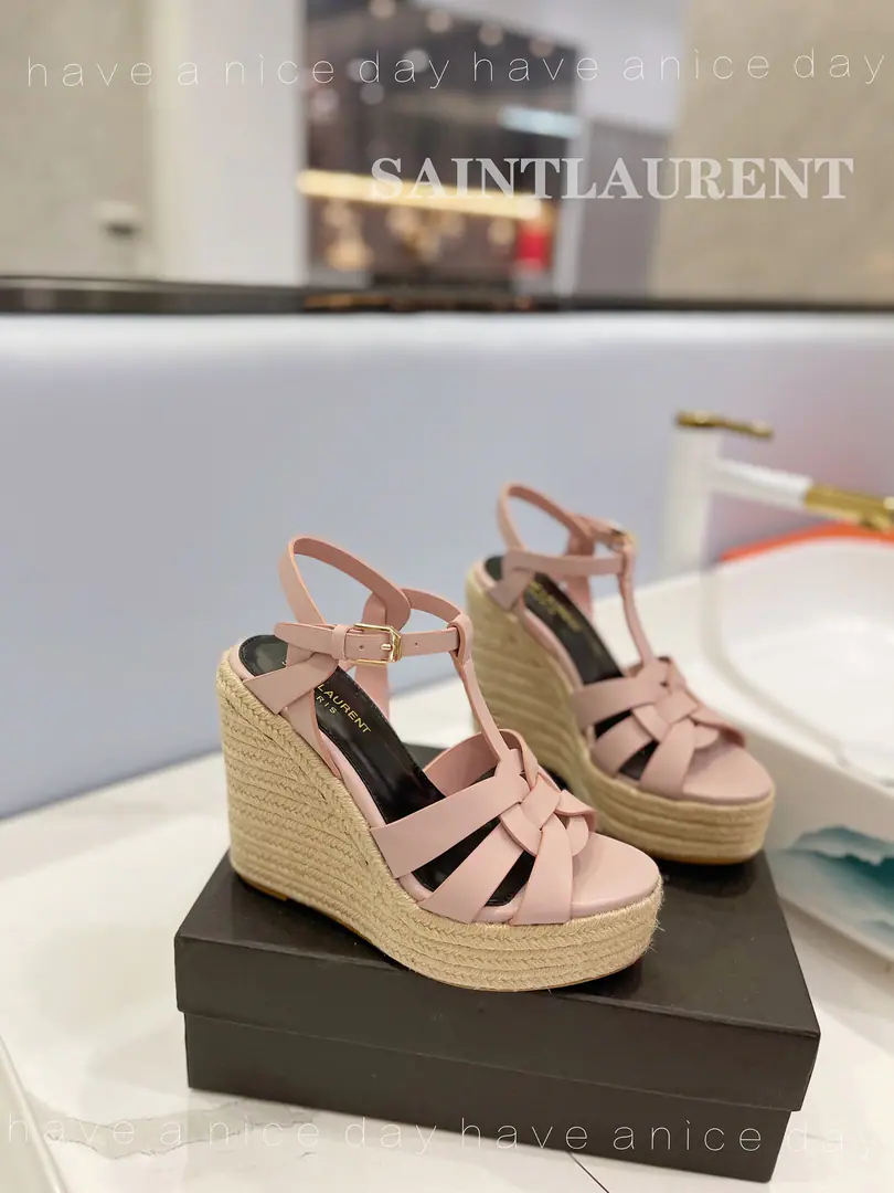 𝙎𝙖𝙞𝙣𝙩 𝙇𝙖𝙪𝙧𝙚𝙣𝙩 Saint Roland. 26High quality manufacture, The latest opposite sex and superb. ️️ Mrs. Super-Micchan-Spring Fashion., Sexy. Elegance The smell is more sexy.. Materials: Leather for the shoe.～The insides are covered with foot-and-skins. Otsumi!: Slurp-resistant rubber floors.. He's tall.: 12.5cm~Water-side.3.5cm Codes: 34～42 Standard Code（34.40.41.42You're gonna have to do it or not.）