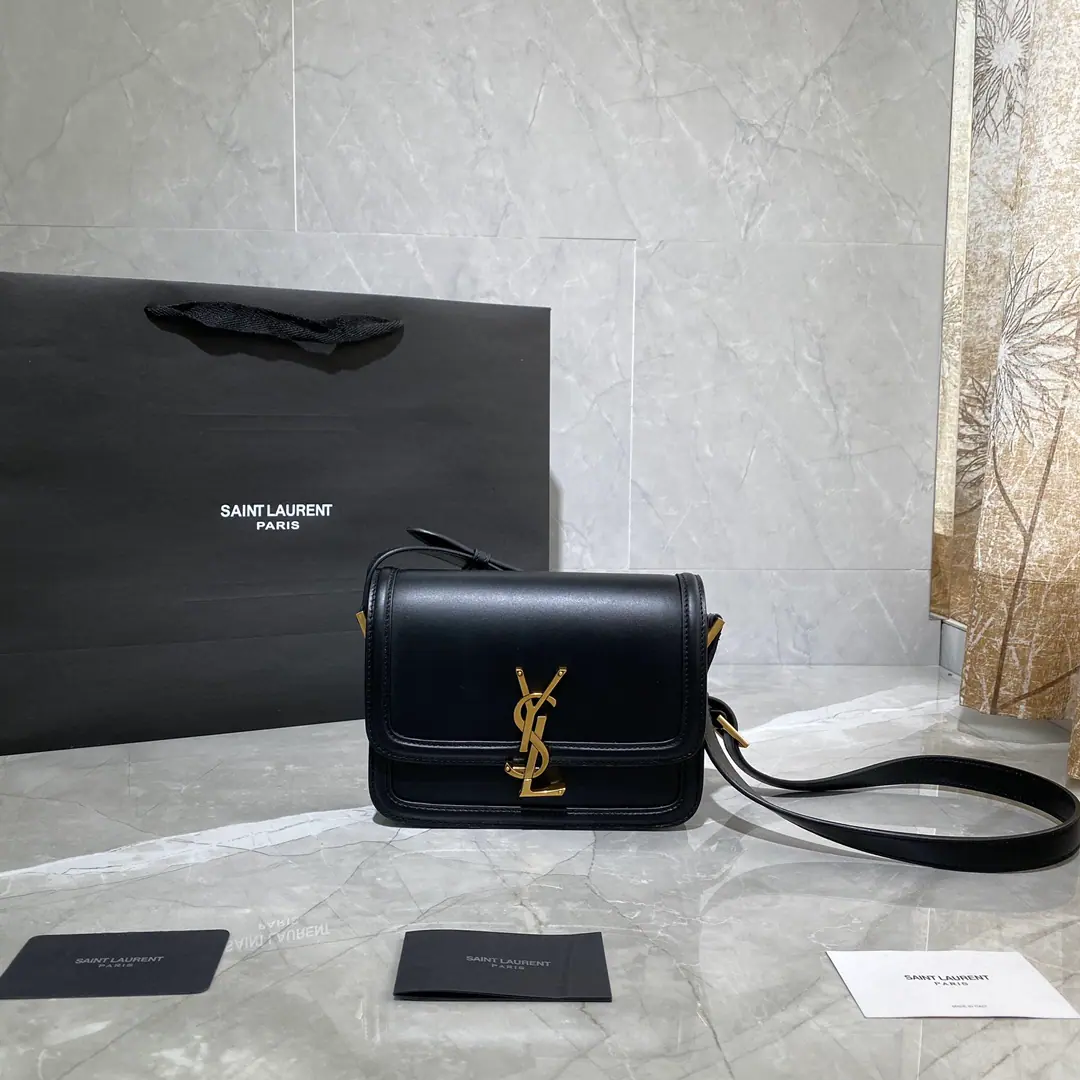 【𝑺𝑶𝑳𝑭𝑬𝑹𝑰𝑵𝑶 𝑩𝑶𝑿 】 2020 IT BAG_It's gonna be a big deal., The whole fashion circle was taken before the market., Nostalgia left bank., Inspired by the name of the left bank of Paris.Rue De SolferinoAs a name！The package is with the imported Italian toothpicks.BoxBullskins., The tenderness of the hand and skin is very good.！Three layers of organ separation., It's easy to accommodate everyday requirements., Newly designed.“L”Letters on the lower and upper side of the button, To completely reverse your knowledge of the buttons., I can't help but wonder., I can open the bag like this., It's not funny.！ Model: 634306 Dimensions: 19x13x5cm