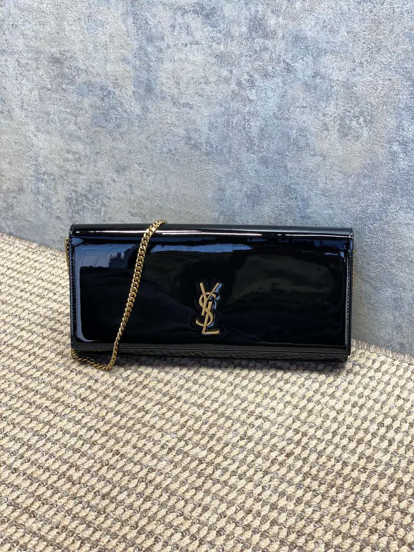 YSLThe chain armpit., The classic mirror is painted.+Gold chains., Jane is so smart.✨. HeadsYSLMetalLogo, It's full of texture.！It's a perfect size for a cell phone., The bag and the everyday stuff., The chains are single.orSlash, Telecommuting, The dinner can be easy.～Black gold is a hundred-and-a-half-pack., Fashion and practical., Yes.YSLOne of the hot ones., It's really worth it.！💼 Model: 851921 Dimensions: 28x12x4cm