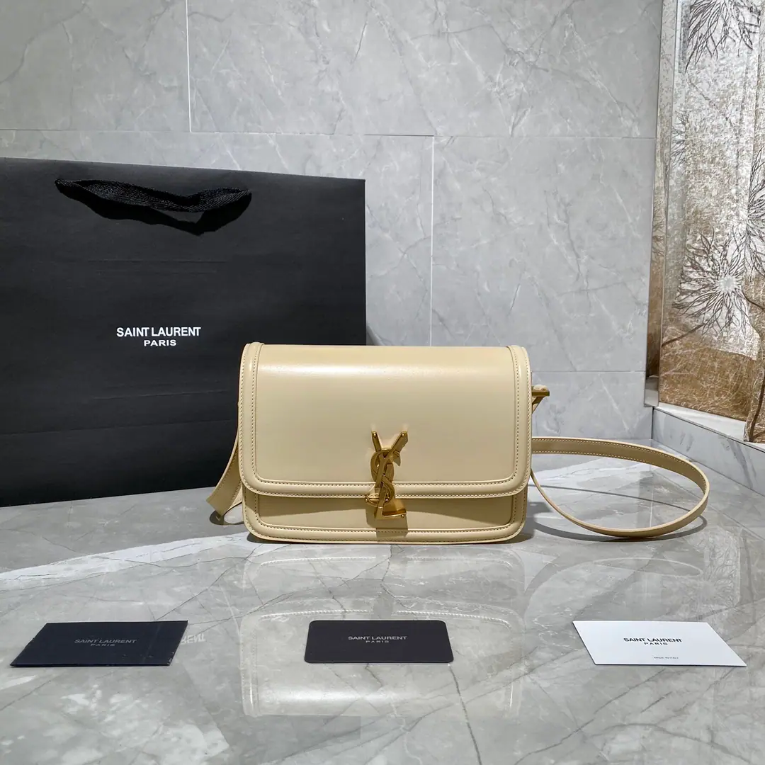 【𝑺𝑶𝑳𝑭𝑬𝑹𝑰𝑵𝑶 𝑩𝑶𝑿 】 2020 IT BAG_It's gonna be a big deal., The whole fashion circle was taken before the market., Nostalgia left bank., Inspired by the name of the left bank of Paris.Rue De SolferinoAs a name！The package is with the original toothpick.BoxBullskins., The tenderness of the hand and skin is very good.！Three layers of organ separation., It's easy to accommodate everyday requirements., Newly designed.“L”Letters on the lower and upper side of the button, To completely reverse your knowledge of the buttons., I can't help but wonder., I can open the bag like this., It's not funny.！ Model: 634305 Dimensions: 23x16x6cm