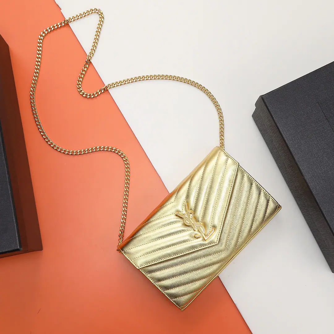 P‼️【I'm taking a picture of the background.】🔥Special Class List#𝑴𝒐𝒏𝒐𝒈𝒓𝒂𝒎 𝑾𝒐𝒄#MONOGRAMA caviar-twilighted envelope..A super-functional little bag., The classic style., Upgrade the most advanced version, %Italian cattle skins are finely crafted.. Custom MetalsYHome.logoShow your personality.. Retrieval design to ensure security of use. The bag is big., It's in the bag.20A card slot., Two banknotes., Two central partitions., A zipper bag., Everything.！ Model: 377828. Dimensions: 22.5x14x4cm
