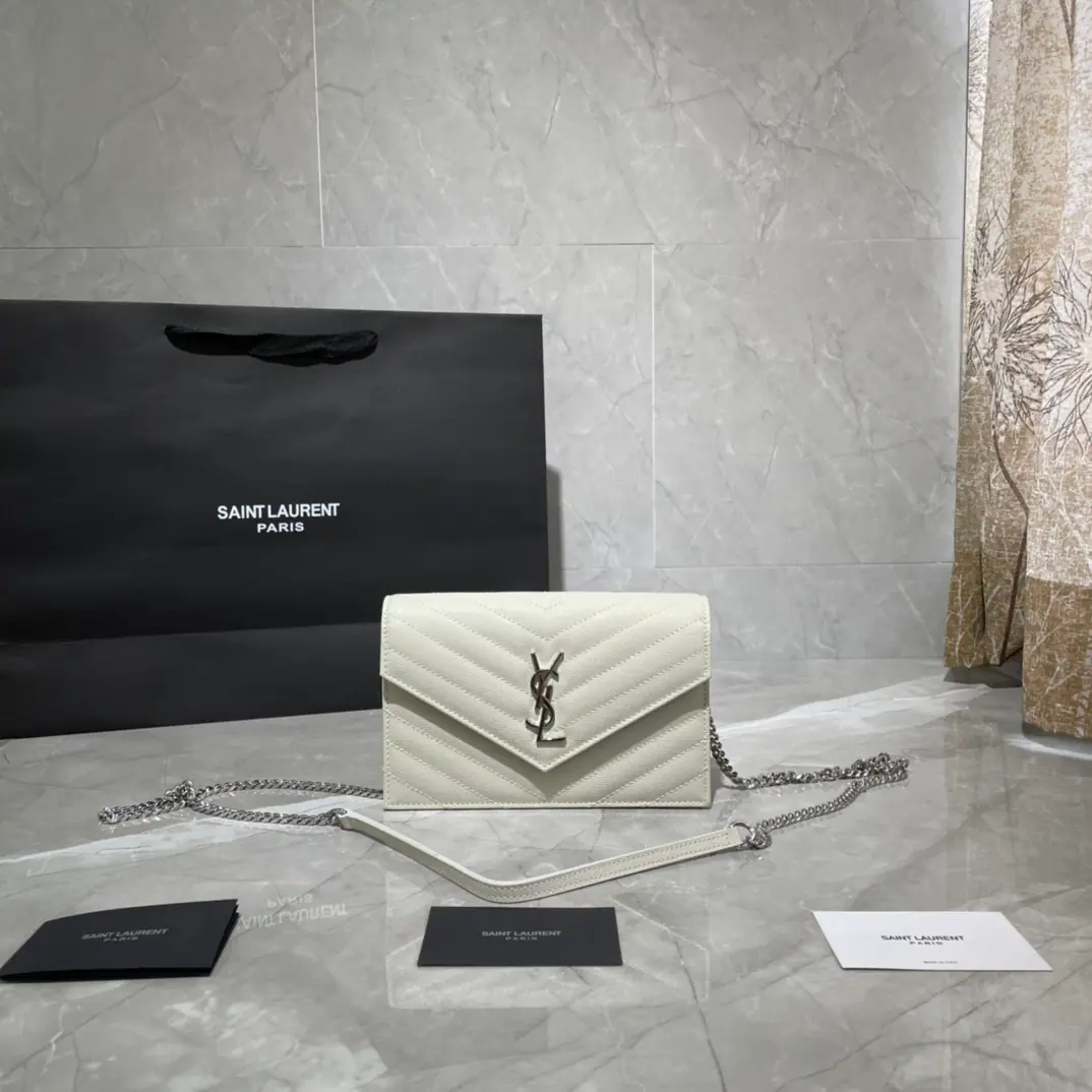#𝐖𝐨𝐜 𝟭𝟵𝐜𝐦#_New Colour wocA small envelope is coming in., Speaking of envelopes,, YThis one must have a name.！The whole bag was made from the original factory caviar and cow skin., Layout Stereo, Feel comfortable.！The disassembly of shoulder belts has enriched the multipurpose nature of the bags., You can just take the shoulder belt off and be a handbag.&For dinner bags, Built multiple places, It's a good thing to blow up., I usually go out and bring my cell phone and card., A little bag will take you all the way out.！ Model: 393953 Dimensions: 19x11.5x4cm
